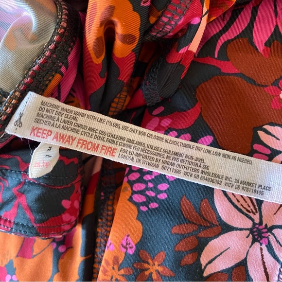 Free People Movement Free Love Orange Floral Print Cropped Leggings - Picture 6 of 9